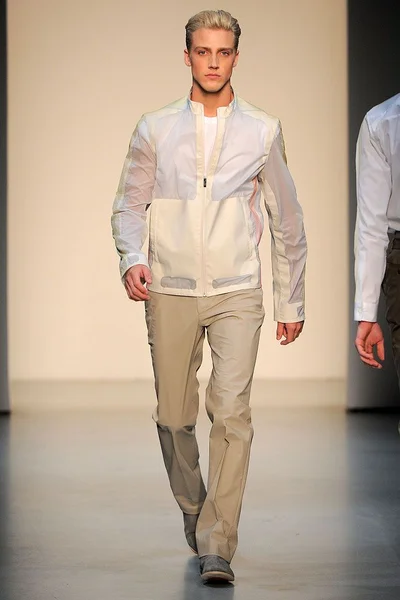 Look 27
